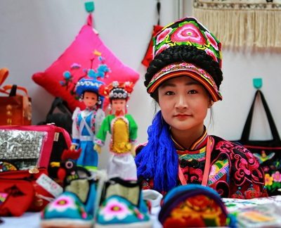 西北非遗文旅盛会 宁夏手工艺品绽放光彩