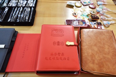 林海雪原间的欧式风情小镇 手工艺品里的岁月印记